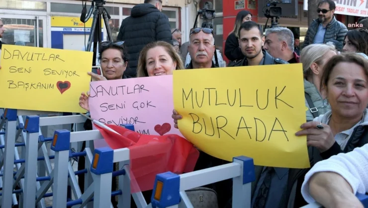 Kuşadası Belediye Başkanı Ömer Günel, Davutlar Mahallesi’nde ikinci mitingini gerçekleştirdi