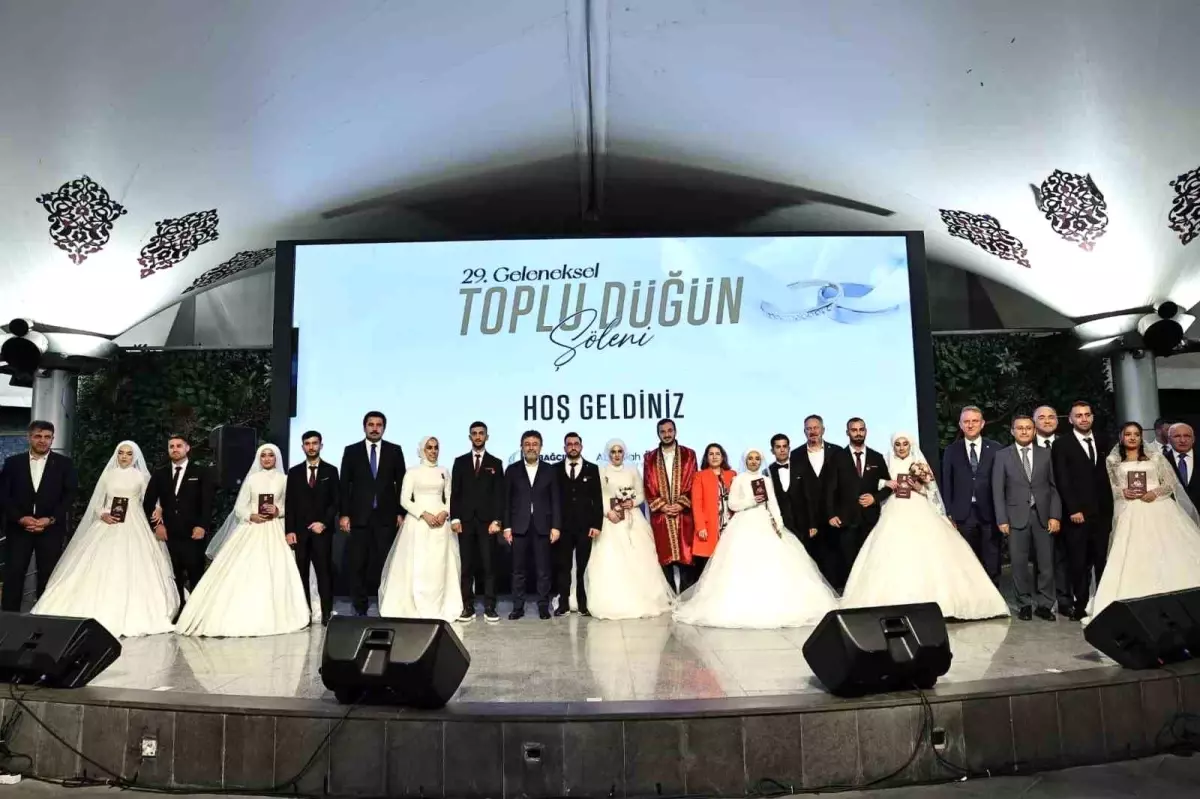 Bağcılar’da Toplu Düğün Şöleni: 7 Çift Dünya Evine Girdi