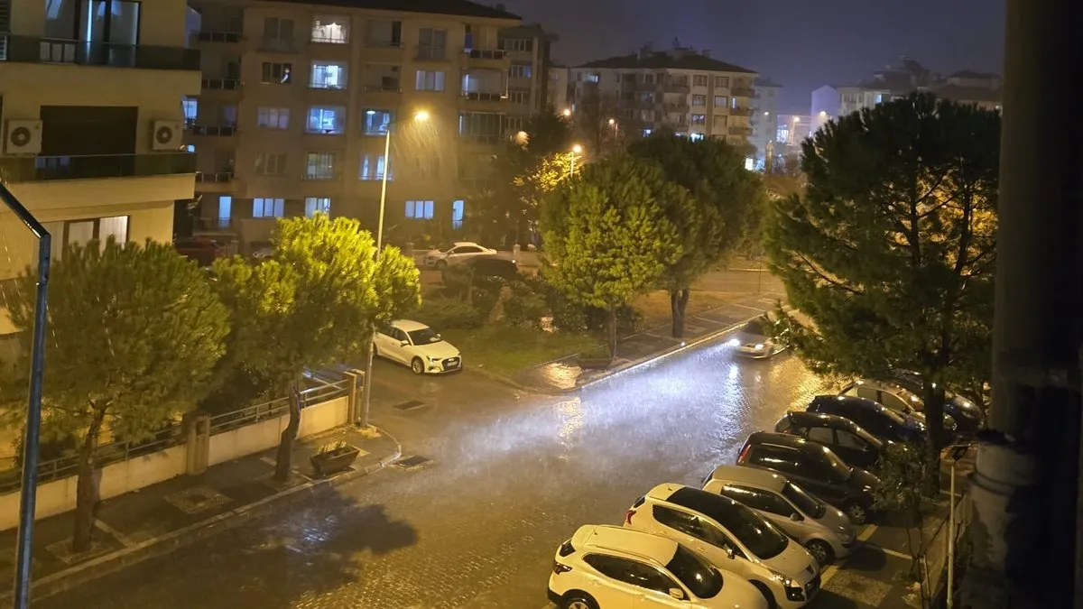 Menteşe’de etkili olan yağış hayatı olumsuz etkiliyor